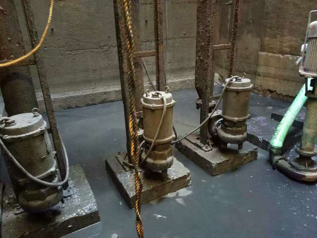 文圣污水池清理