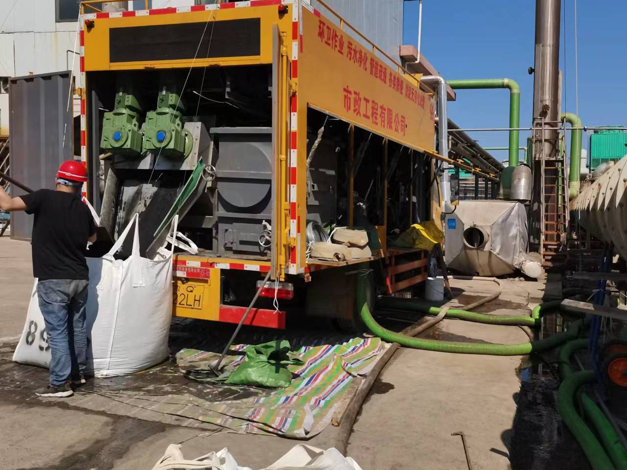 文圣淤泥压干处理